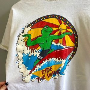 Bull Frog Vintage T-shirt Unique Graphic Tee 90s Frog Design